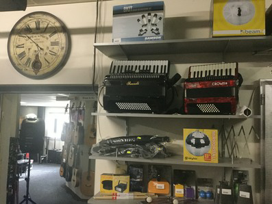 Accordeons kopen bij Muziekhuis Hidding Doorndistel 37 Klazienaveen Tel: 0591-317917