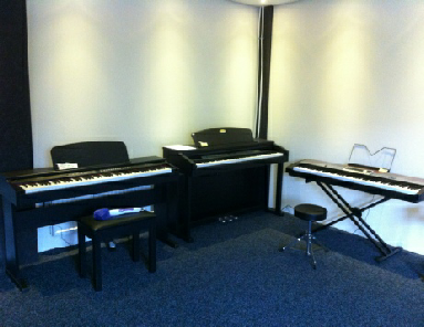 Piano kopen bij muziekhuis Hidding. Doorndistel 37 Klazienaveen Tel: 0591-317917