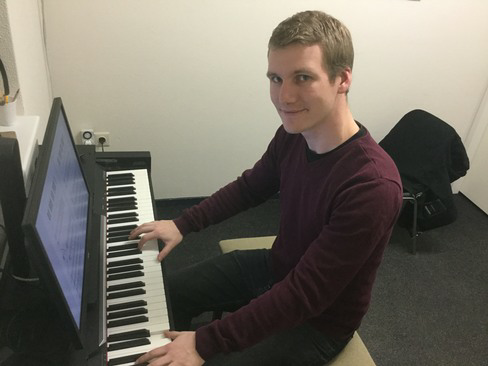 Pianoles door ervaren docenten van muziekschool Hidding.