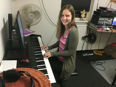 Pianoles voor jong en oud bij muziekschool Hidding.