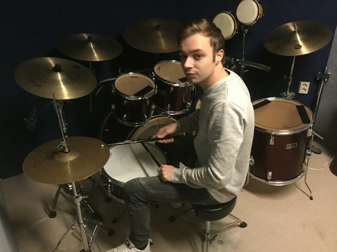 Drumlessen leraren met ervaring muziekschool Hidding Doorndistel 37 Klazienaveen / Emmen Tel: 0591-317917