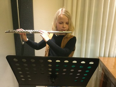 Dwarsfluit les jong geleerd is oud gedaan door muziekschool Hidding